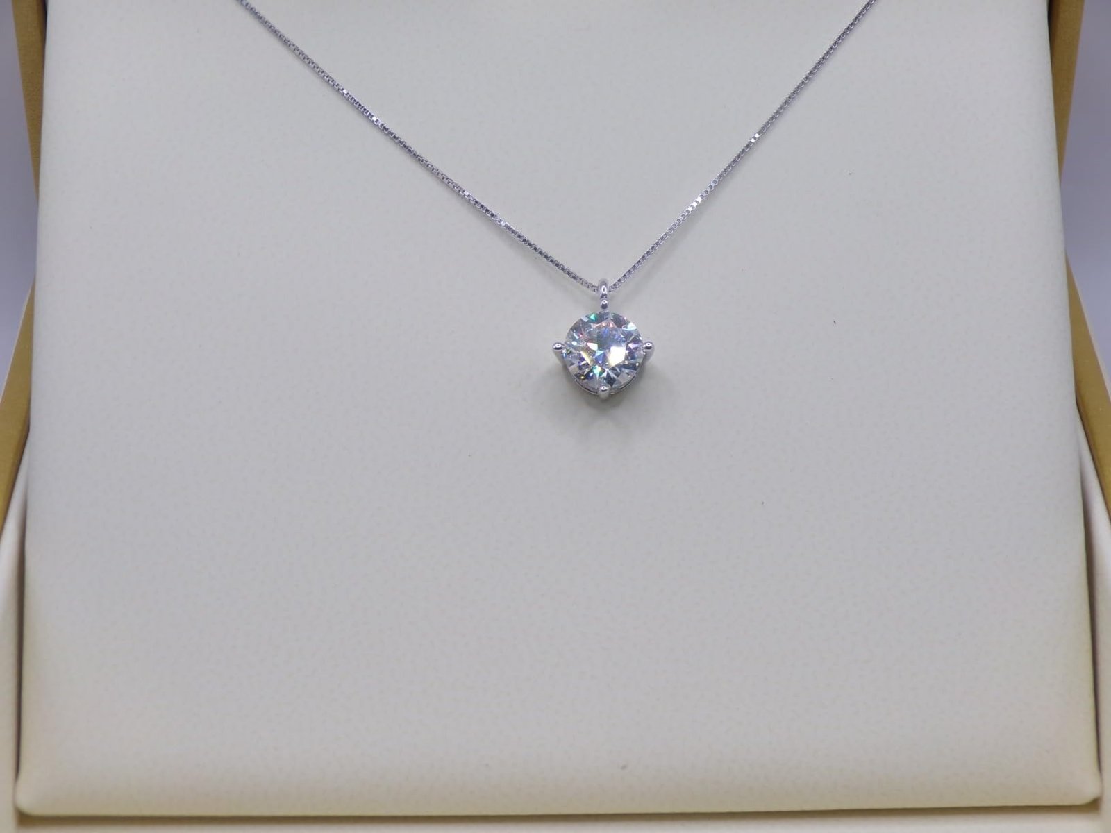 mom jewelry gifts